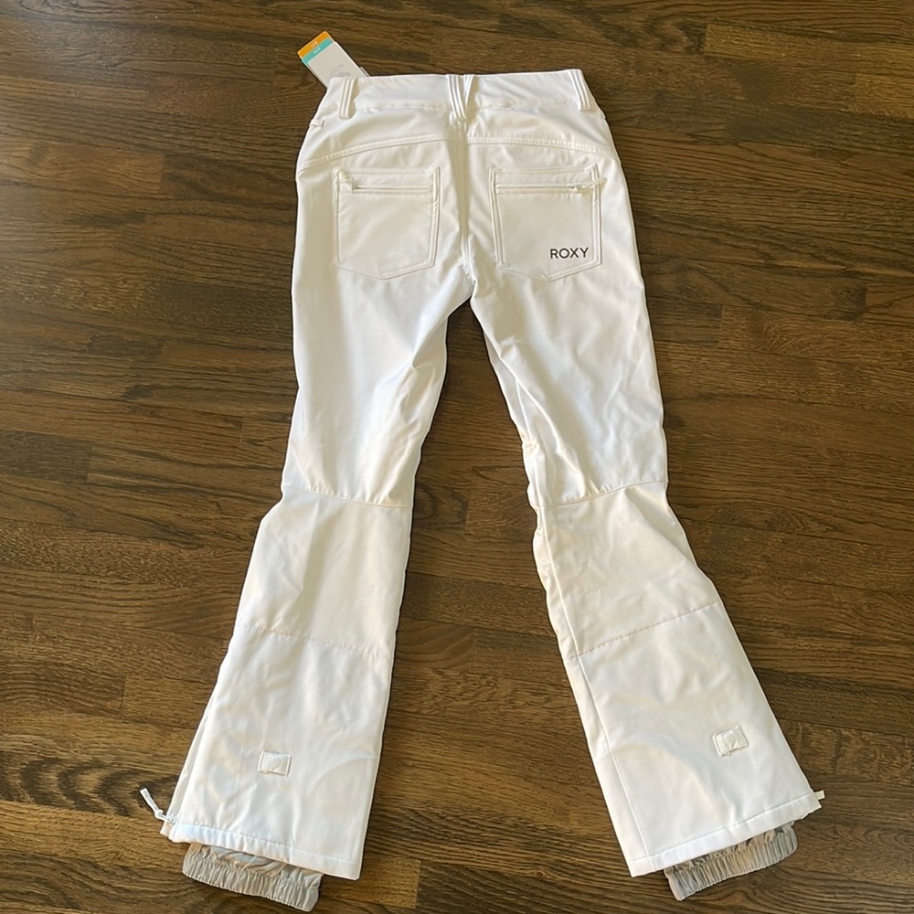 Roxy snowboarding/ski pants. 15k, Brand new, never worn, tags attached